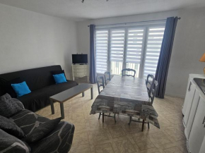 Spacieux appartement 2 chambres à 450m de la plage et près du centre de Royan - FR-1-71-75